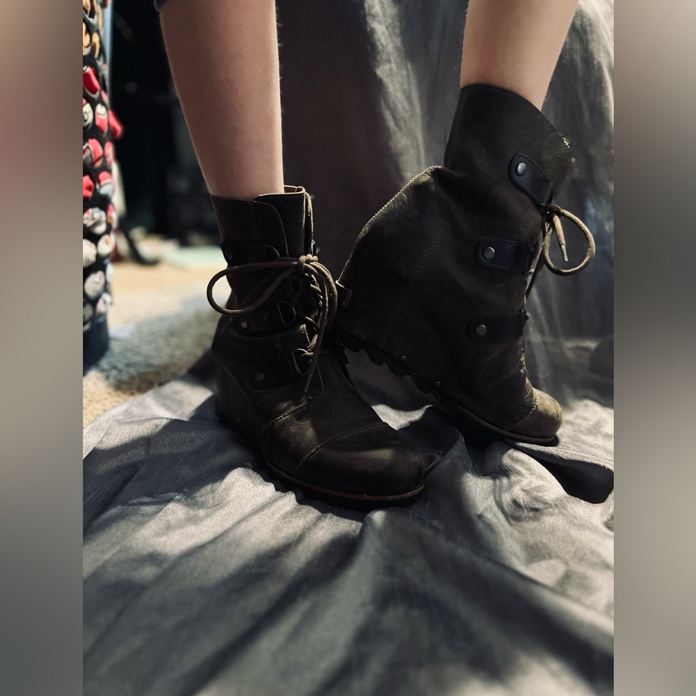 Sorel boots brown